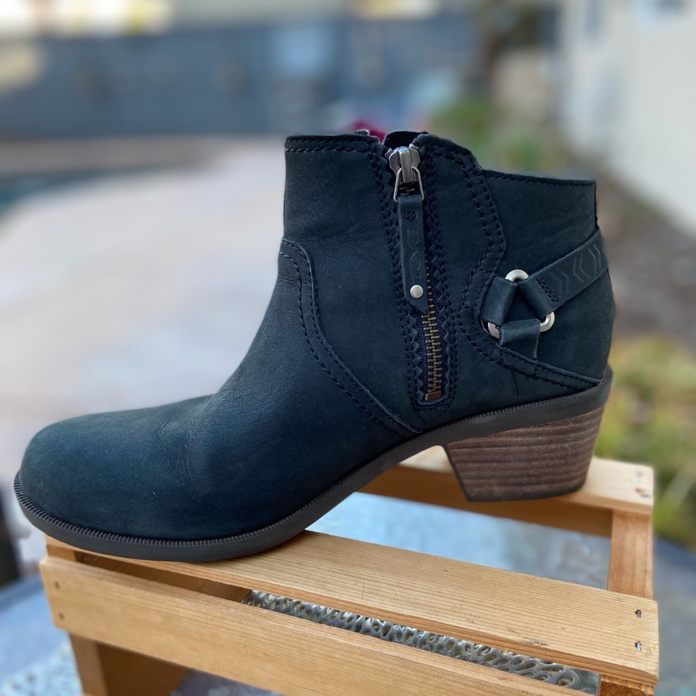 Teva Women’s Foxy Black Leather Booties 8.5